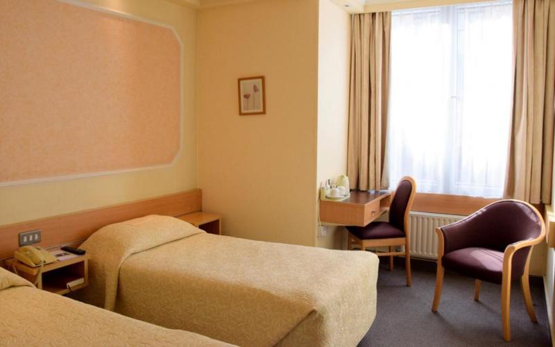 Lancaster Hall Hotel 3*
